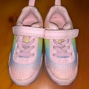 🆕 Carter’s light-up shoes Size 7 🌈